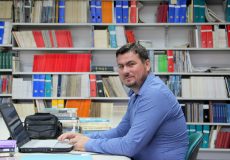 library-books-student